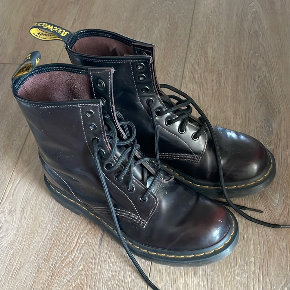 Dr. Martens Black Ankle Boots Leather - CHERRY RED ARCADIA — Arcadia
